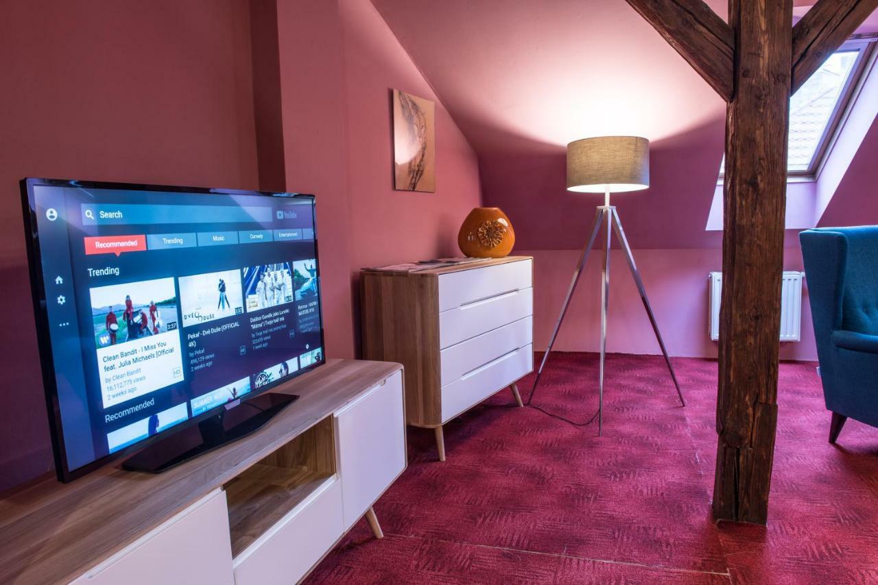 Spacious And Quiet Attic Flat In Centre Praga Zewnętrze zdjęcie