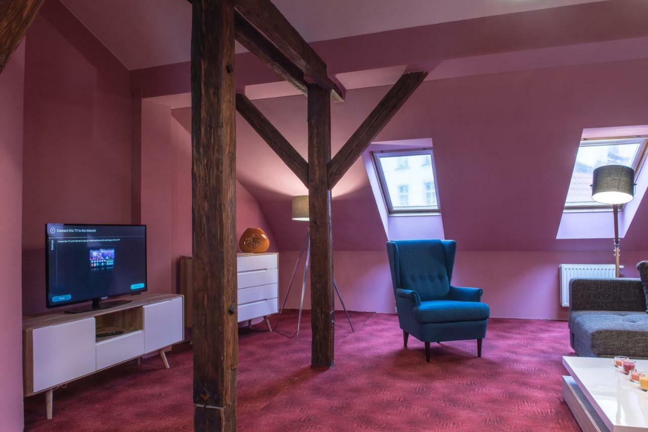 Spacious And Quiet Attic Flat In Centre Praga Zewnętrze zdjęcie