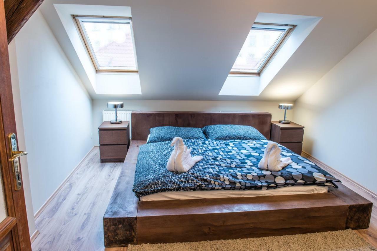 Spacious And Quiet Attic Flat In Centre Praga Zewnętrze zdjęcie