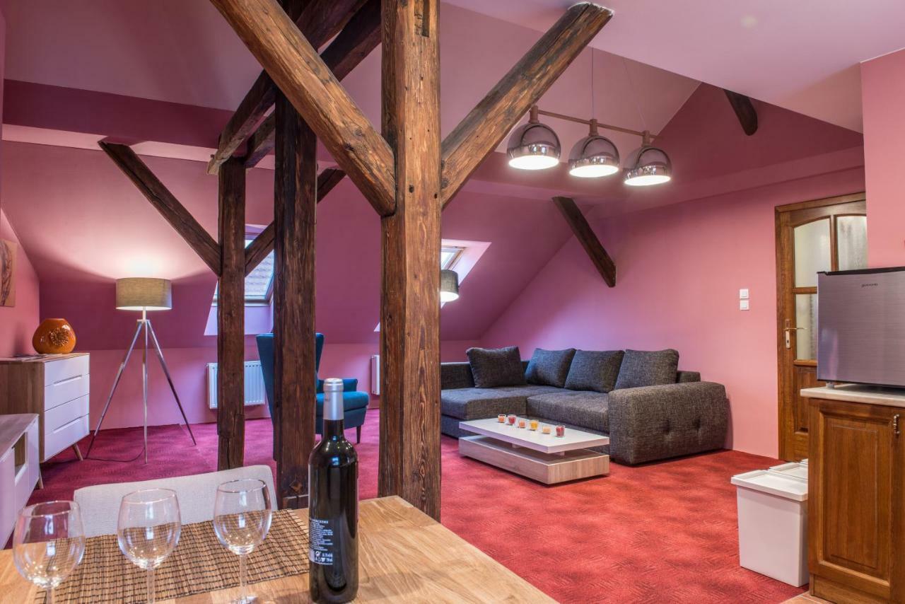 Spacious And Quiet Attic Flat In Centre Praga Zewnętrze zdjęcie